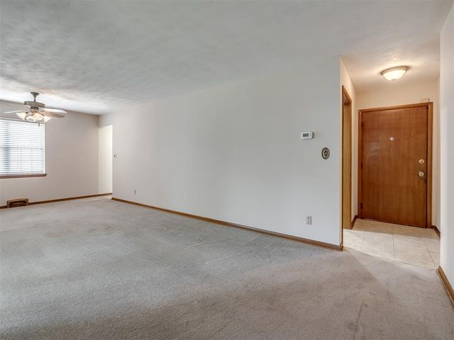 2724 Lakeside Drive, The Village, OK 73120