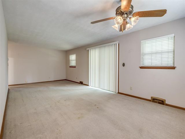2724 Lakeside Drive, The Village, OK 73120