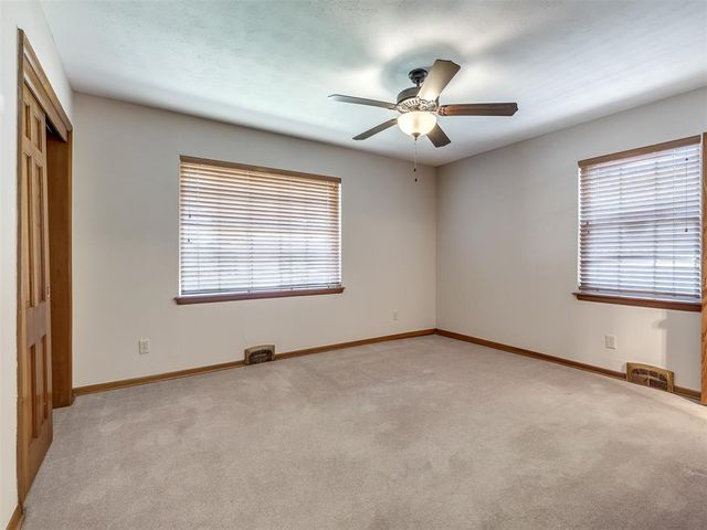 2724 Lakeside Drive, The Village, OK 73120