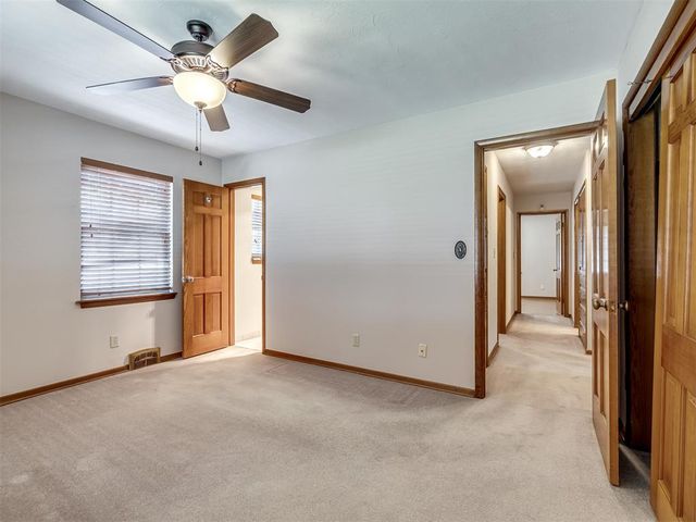 2724 Lakeside Drive, The Village, OK 73120
