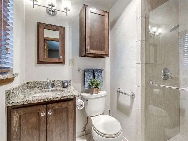 2724 Lakeside Drive, The Village, OK 73120