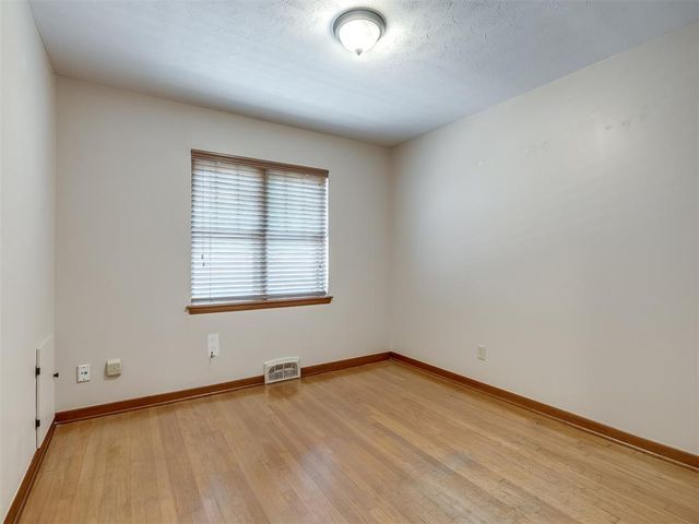 2724 Lakeside Drive, The Village, OK 73120