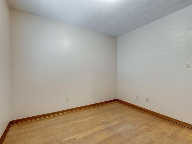 2724 Lakeside Drive, The Village, OK 73120
