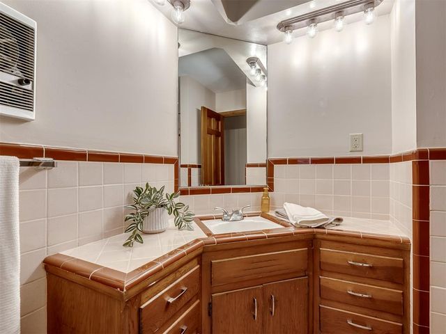 2724 Lakeside Drive, The Village, OK 73120