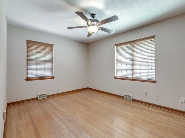 2724 Lakeside Drive, The Village, OK 73120