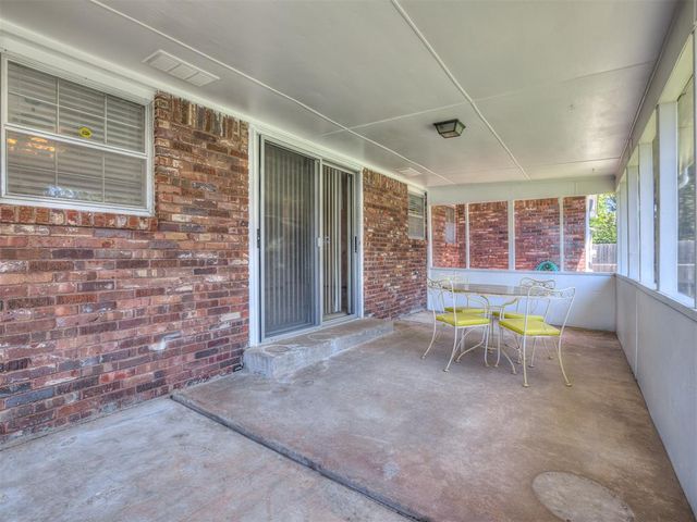 2724 Lakeside Drive, The Village, OK 73120