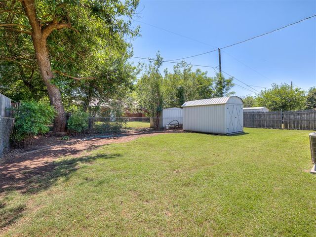 2724 Lakeside Drive, The Village, OK 73120