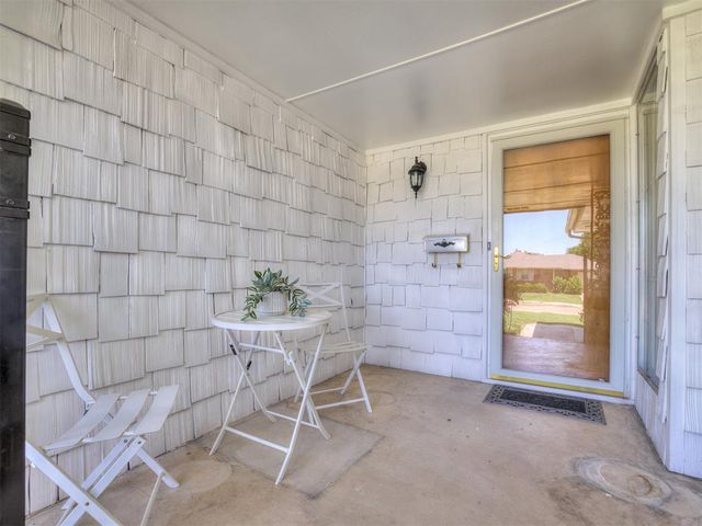 2724 Lakeside Drive, The Village, OK 73120