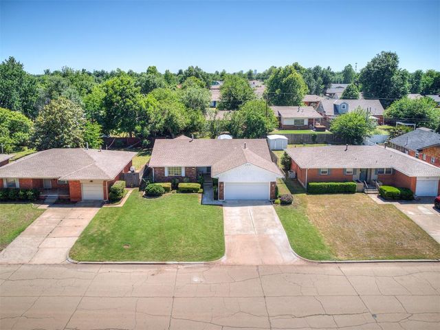2724 Lakeside Drive, The Village, OK 73120