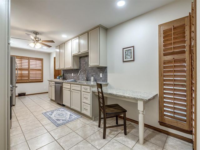 2724 Lakeside Drive, The Village, OK 73120