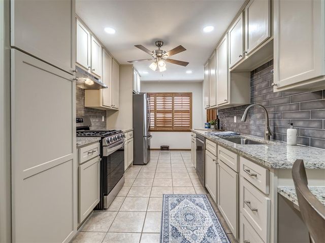 2724 Lakeside Drive, The Village, OK 73120