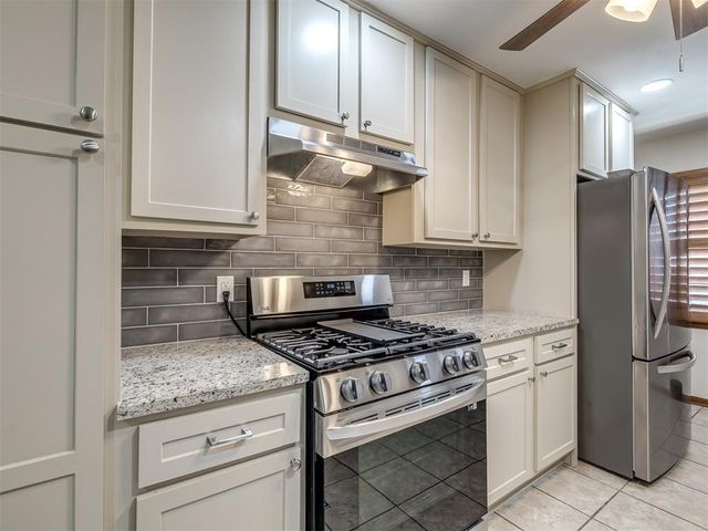 2724 Lakeside Drive, The Village, OK 73120
