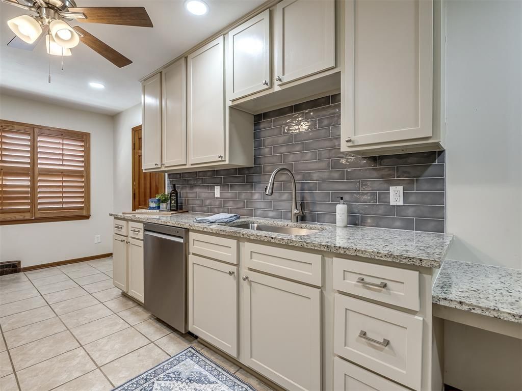 2724 Lakeside Drive, The Village, OK 73120