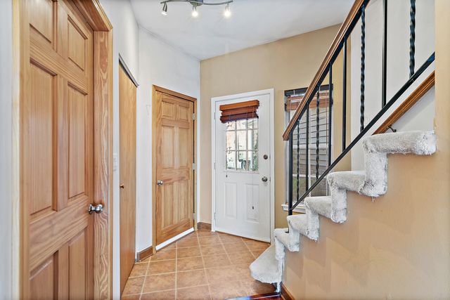 1273 Cranbrook Drive, Schaumburg, IL 60193