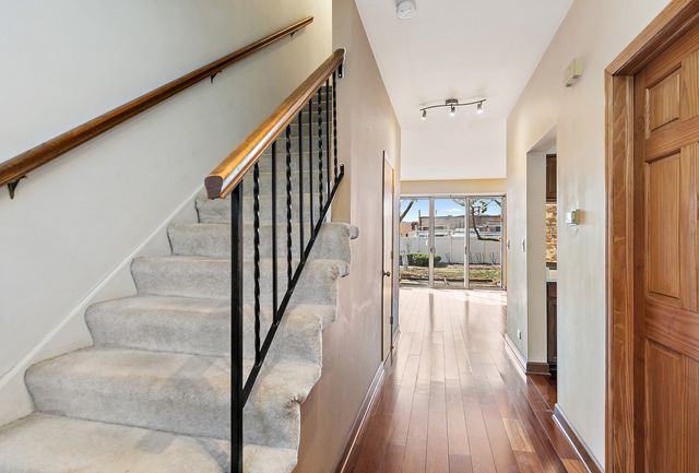 1273 Cranbrook Drive, Schaumburg, IL 60193