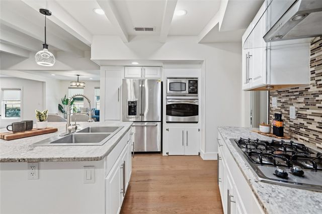 5718 Highland Hills DR, Austin, TX 78731