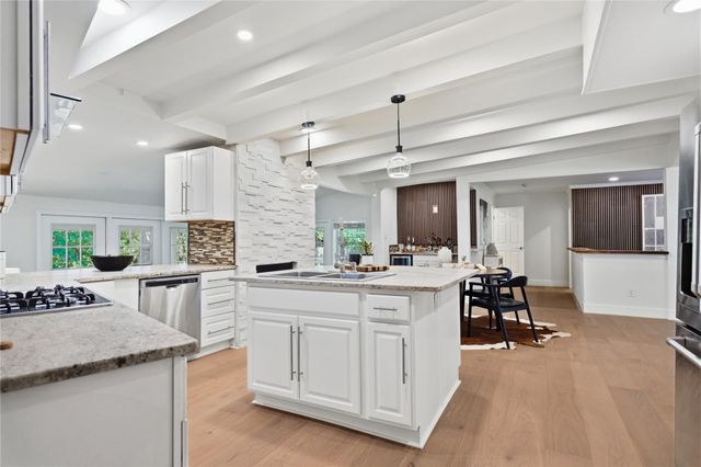 5718 Highland Hills DR, Austin, TX 78731