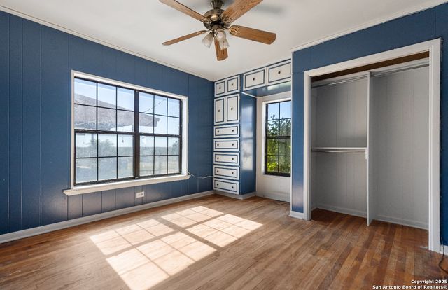 2198 CR 653, Devine, TX 78016