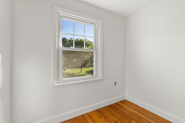 5 Lowell Ave, Holden, MA 01520