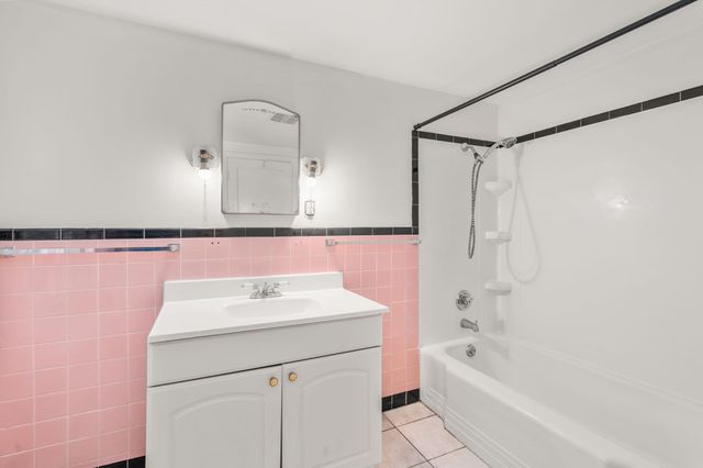 5 Lowell Ave, Holden, MA 01520