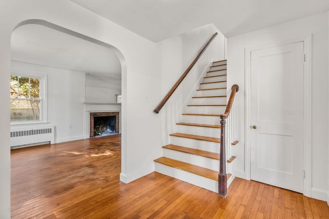 5 Lowell Ave, Holden, MA 01520