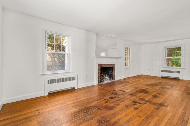 5 Lowell Ave, Holden, MA 01520