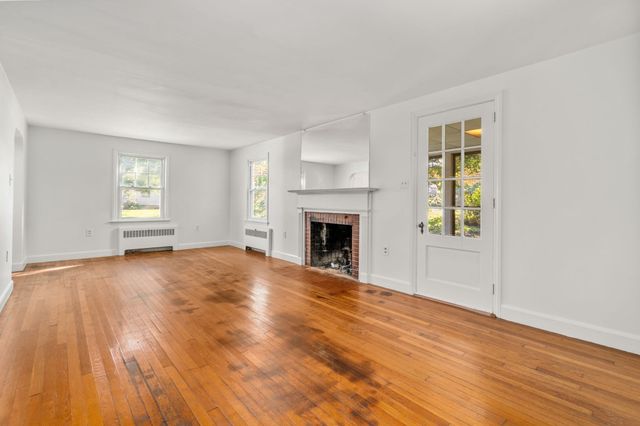 5 Lowell Ave, Holden, MA 01520