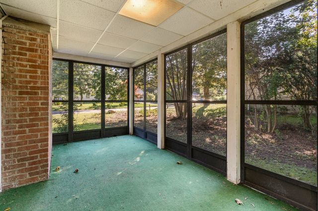 5 Lowell Ave, Holden, MA 01520
