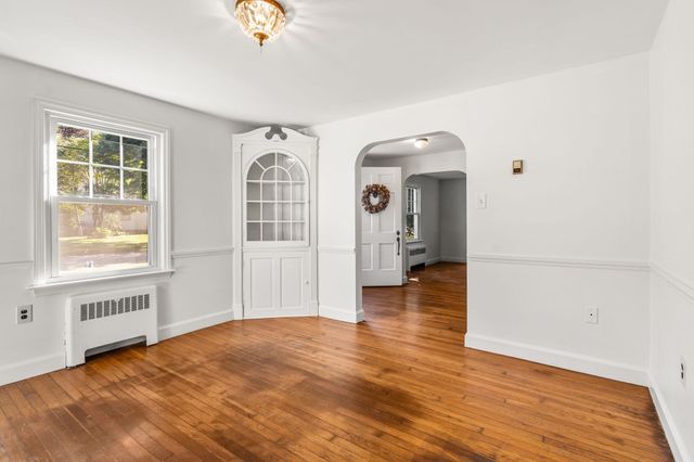 5 Lowell Ave, Holden, MA 01520