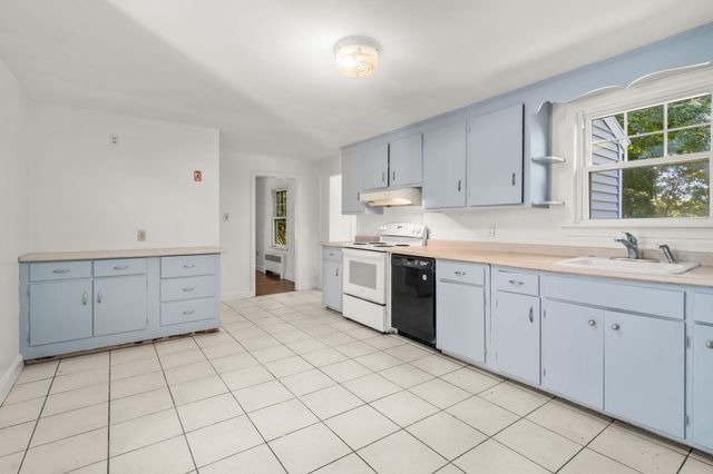 5 Lowell Ave, Holden, MA 01520