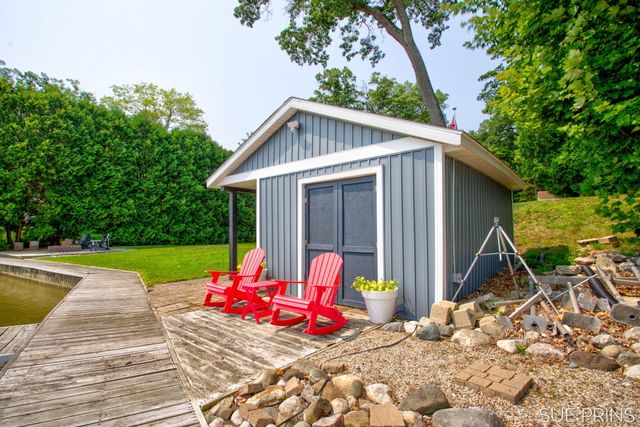 1485 Hess Lake Drive, Grant Twp-newaygo, MI 49327