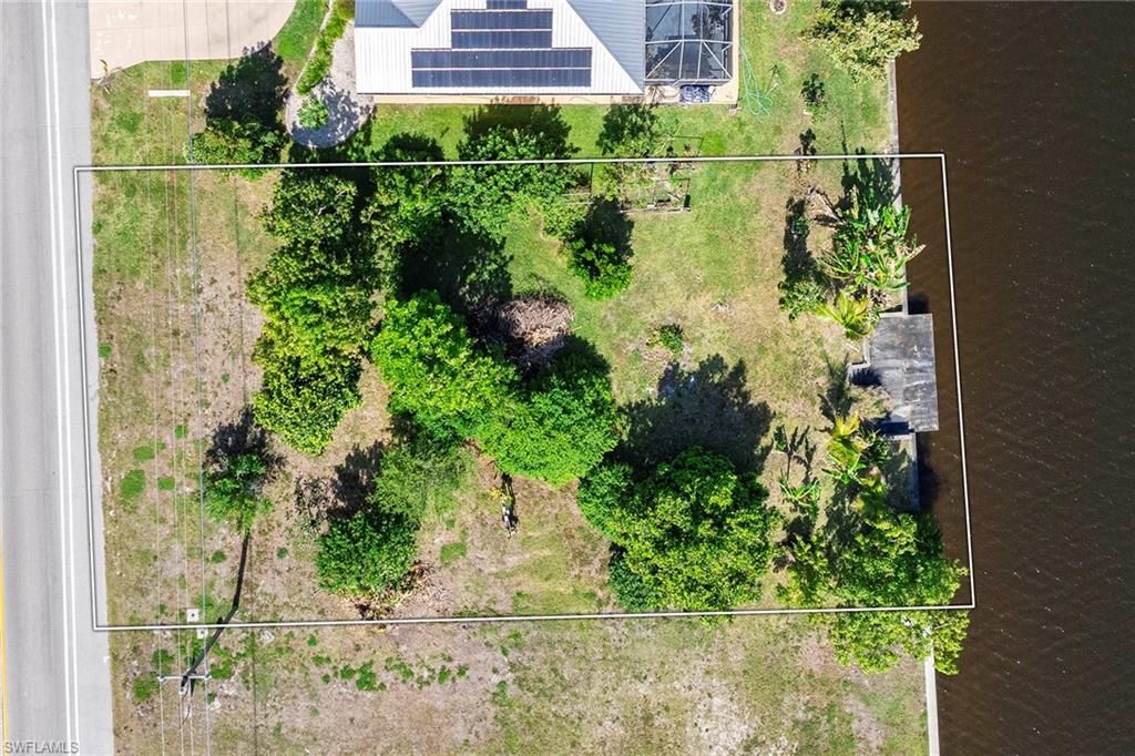 Image 7 of property listing at 2411 Everest PKWY, Cape Coral, FL 33904