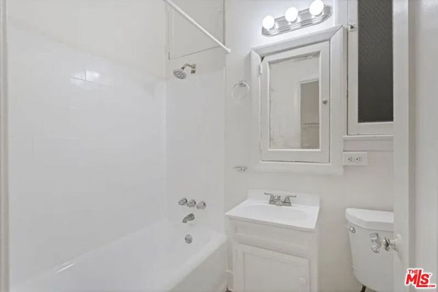 21 Westminster 208, Los Angeles, CA 90291