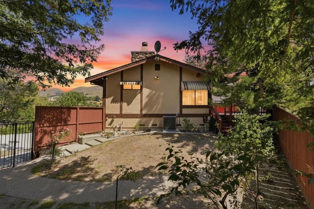 Image 40 of property listing at 1050 Seminole, Fremont, CA 94539