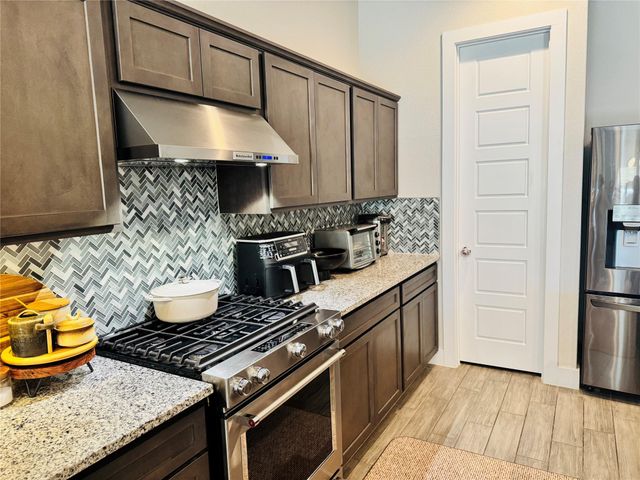 10900 American Mustang LOOP, Manor, TX 78653