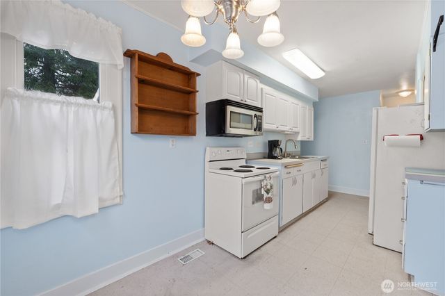 2814 Pioneer Way E, Tacoma, WA 98404