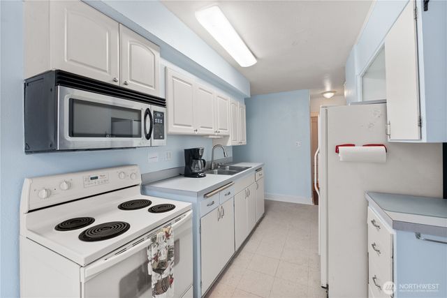 2814 Pioneer Way E, Tacoma, WA 98404