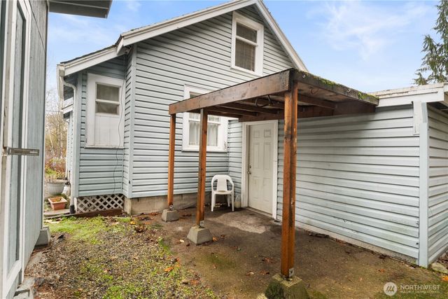 2814 Pioneer Way E, Tacoma, WA 98404