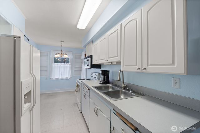 2814 Pioneer Way E, Tacoma, WA 98404