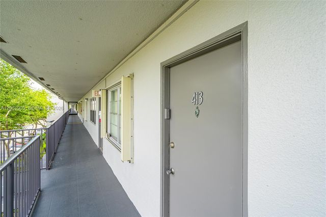 300 SW 134th Way 413E, Pembroke Pines, FL 33027