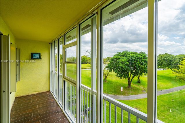 300 SW 134th Way 413E, Pembroke Pines, FL 33027