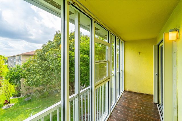 300 SW 134th Way 413E, Pembroke Pines, FL 33027