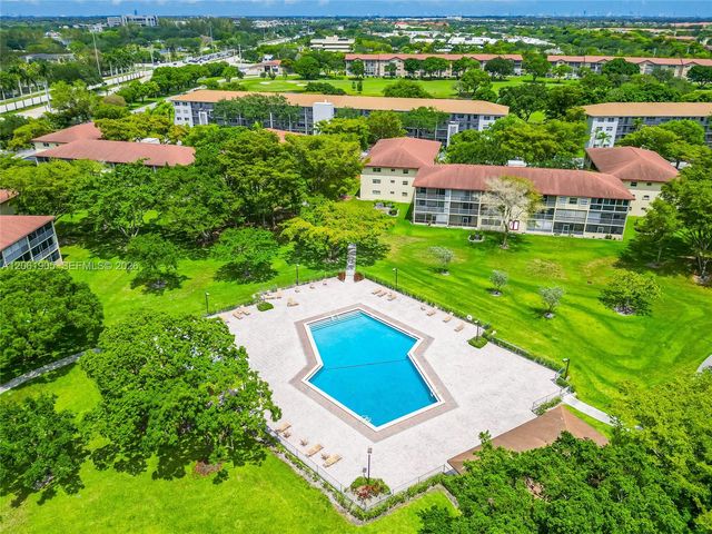300 SW 134th Way 413E, Pembroke Pines, FL 33027