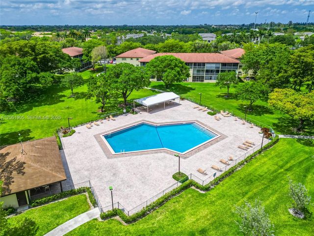 300 SW 134th Way 413E, Pembroke Pines, FL 33027
