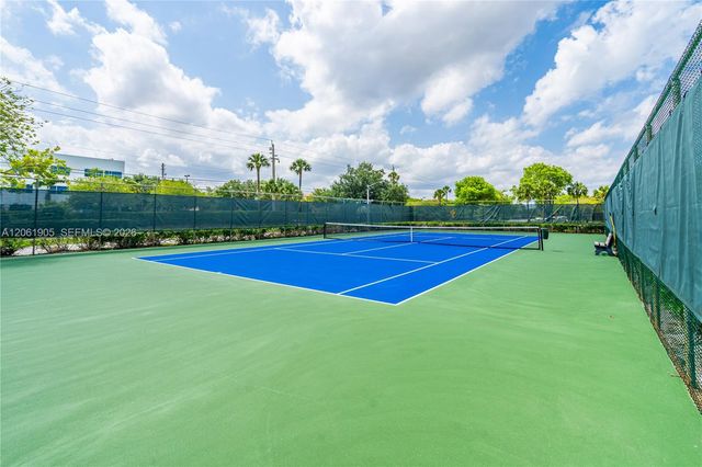 300 SW 134th Way 413E, Pembroke Pines, FL 33027