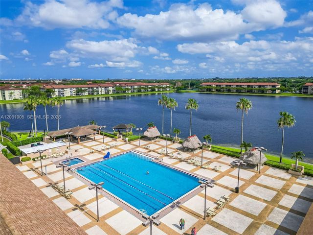 300 SW 134th Way 413E, Pembroke Pines, FL 33027