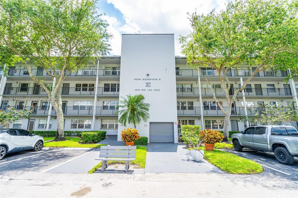 300 SW 134th Way 413E, Pembroke Pines, FL 33027