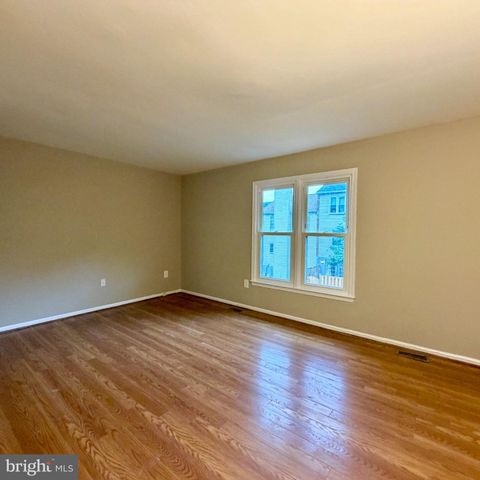 1003 MARSDEN CT, Sterling, VA 20164