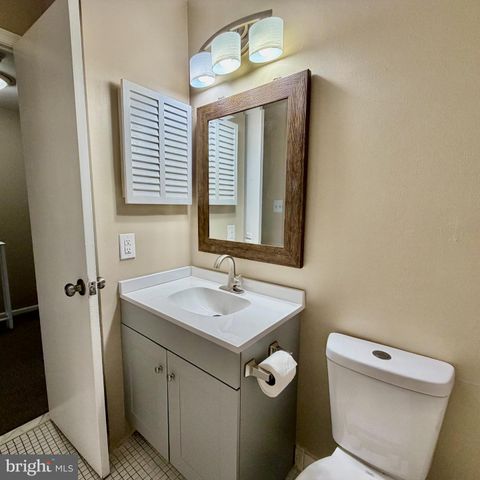 1003 MARSDEN CT, Sterling, VA 20164