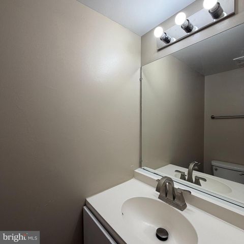 1003 MARSDEN CT, Sterling, VA 20164